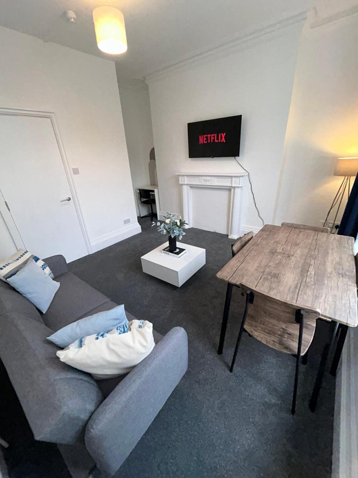 Brand New Modern Apartments Steps From Gloucester Quays Kültér fotó