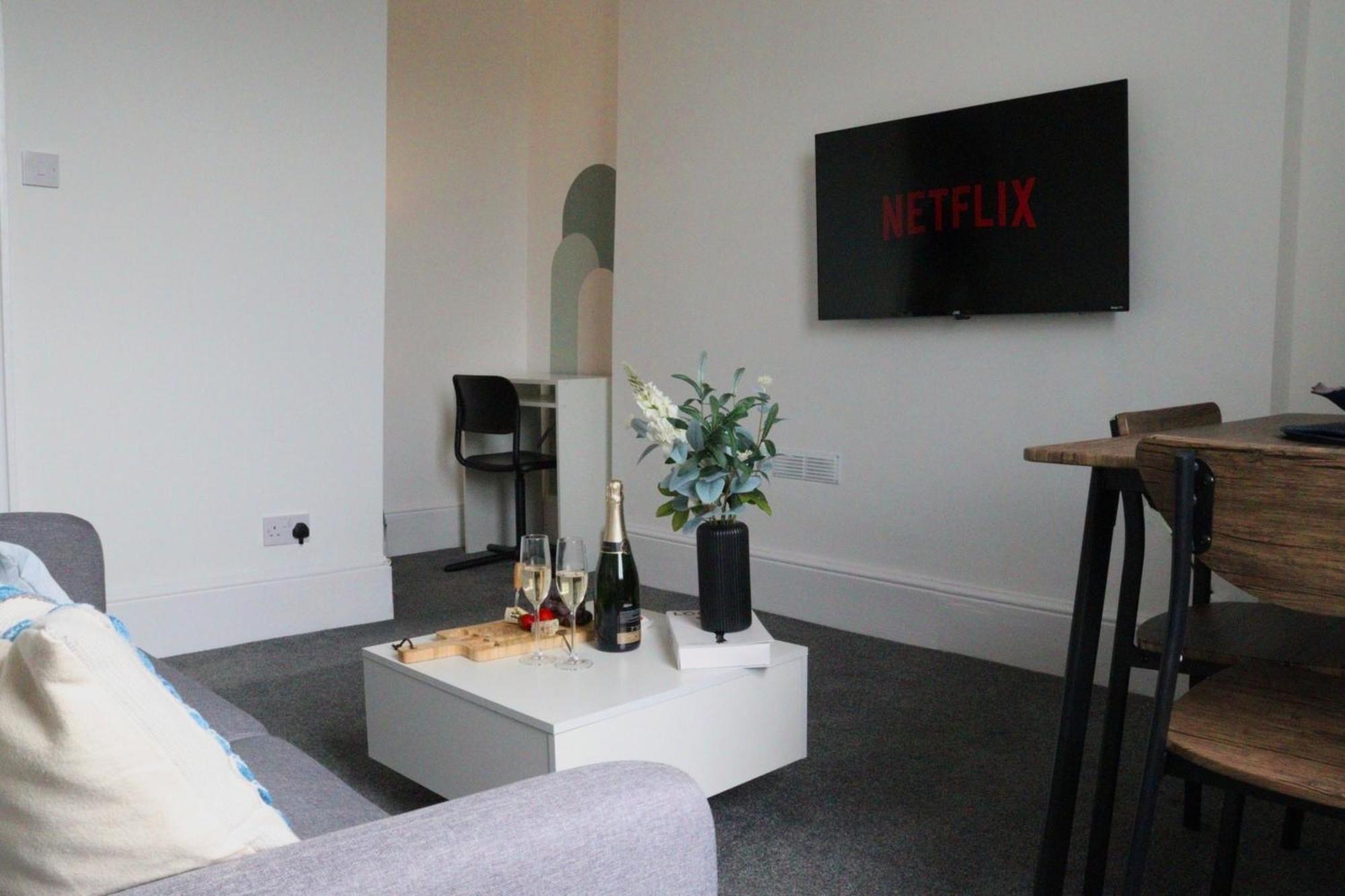Brand New Modern Apartments Steps From Gloucester Quays Kültér fotó